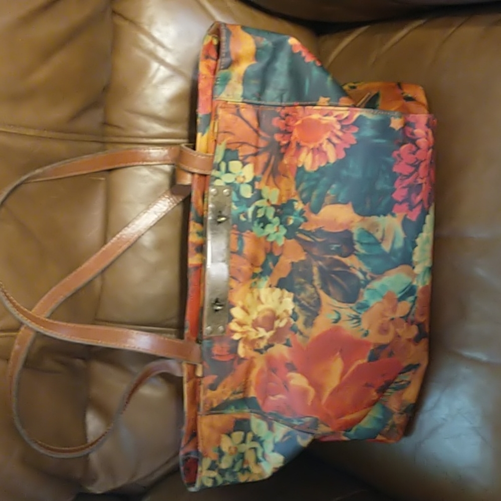 Patricia Nash shoulder/tote bag. Good condition. Clip on strap optional.